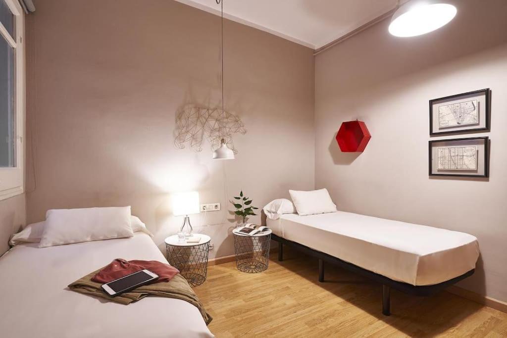 ברצלונה Magnificent 4 Bedroom Apartment In Eixample מראה חיצוני תמונה